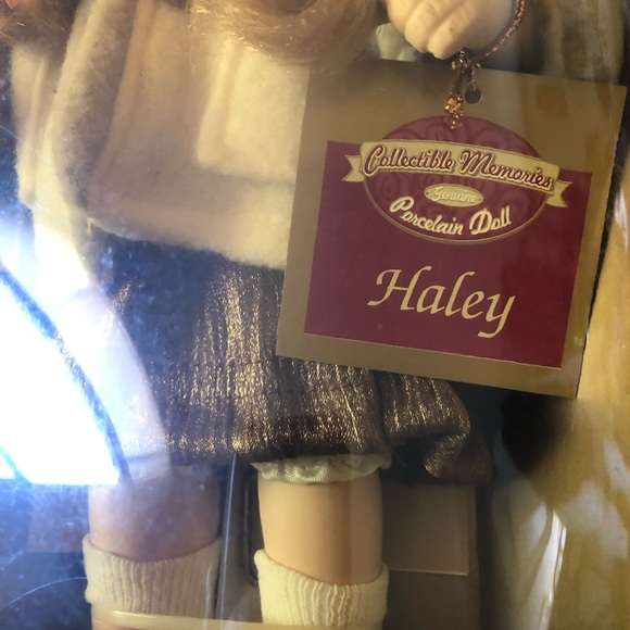 Vintage porcelain doll - Picture 3 of 5